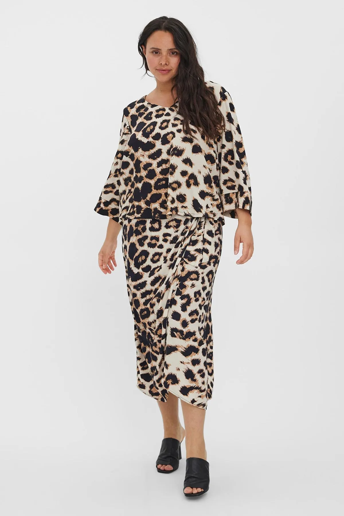 Curve - Ulina V-Neck Blouse in Animal Print