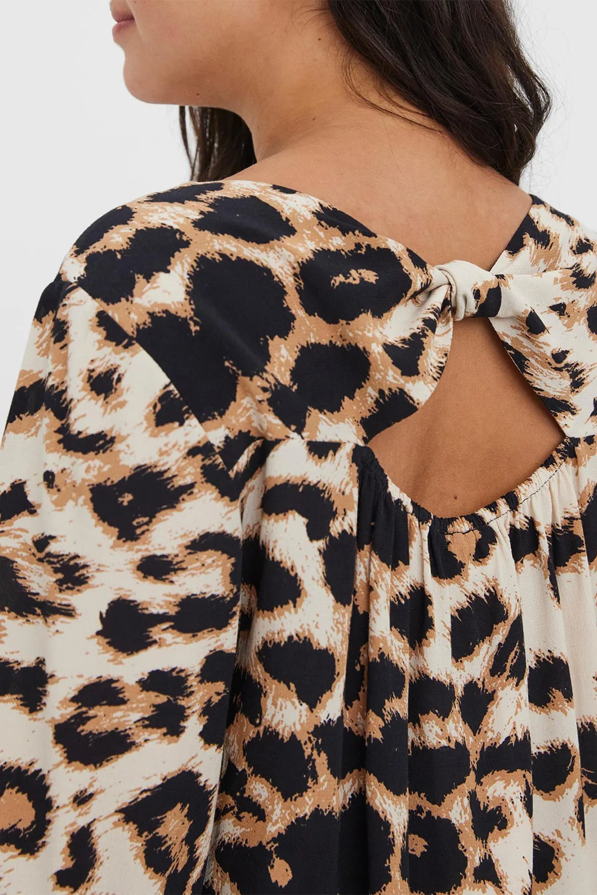 Curve - Ulina V-Neck Blouse in Animal Print