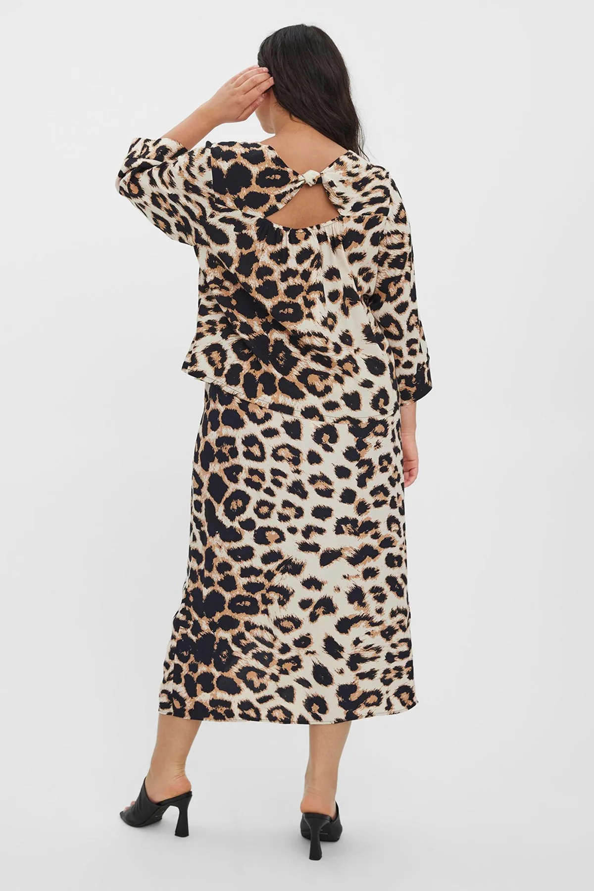 Curve - Ulina V-Neck Blouse in Animal Print