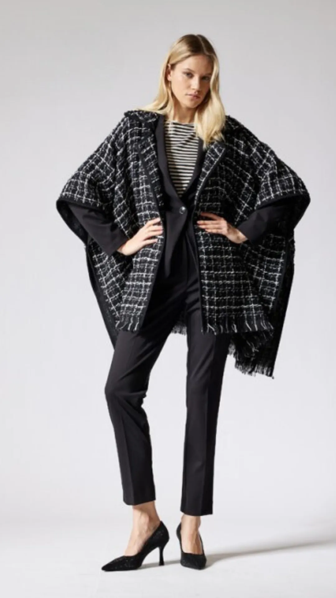 Emme Kirie Boucle Poncho Black/Wht