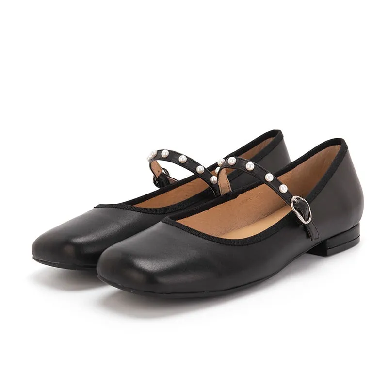 Leather Mary Jane shoes With Pearl Detailed Strap in Black