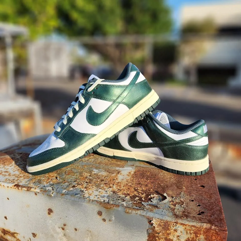 NIKE WMNS DUNK LOW 'VINTAGE GREEN'